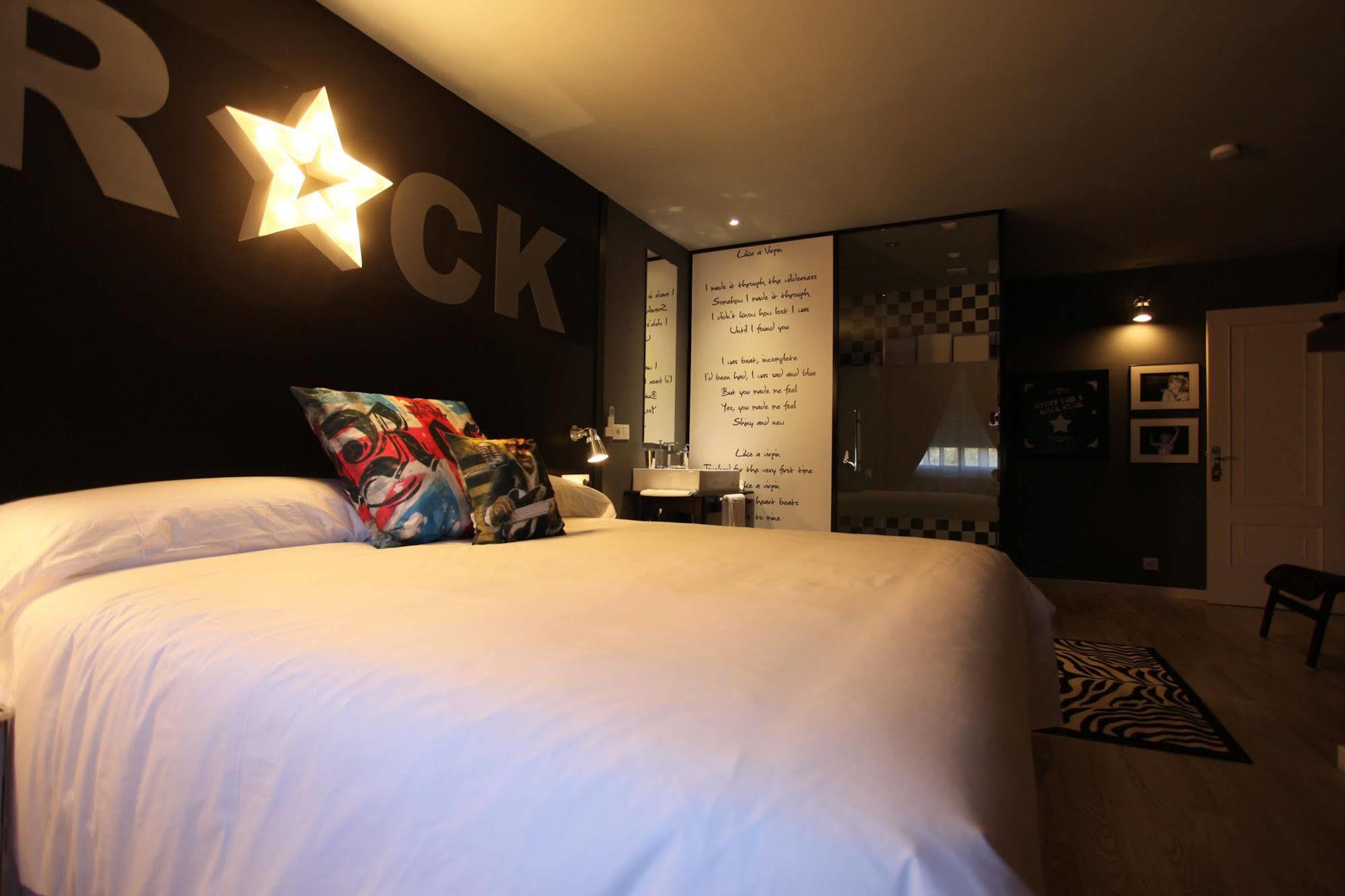 Hotel Apartamentos Rock Star Taboadela Luaran gambar