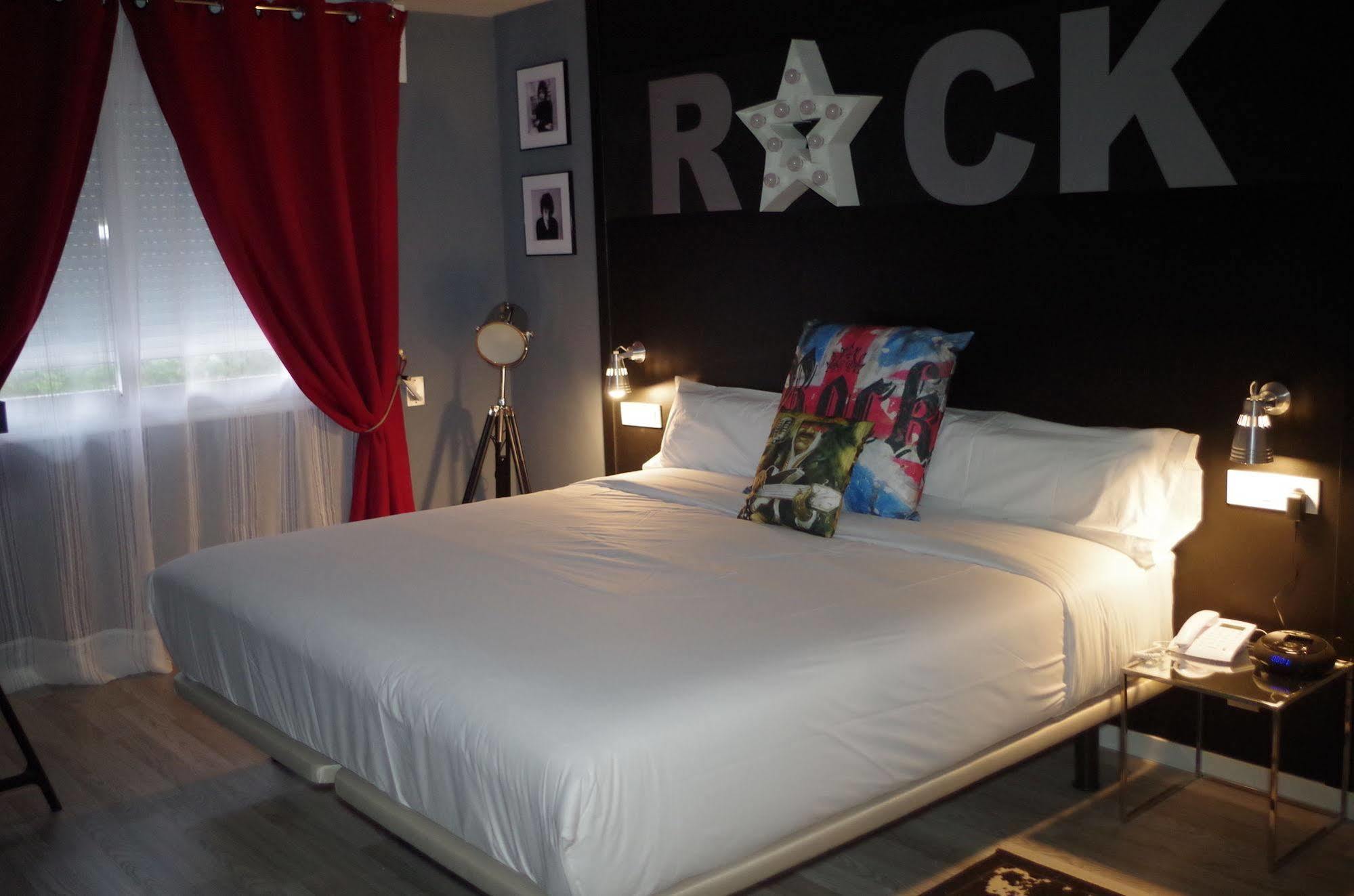Hotel Apartamentos Rock Star Taboadela Luaran gambar
